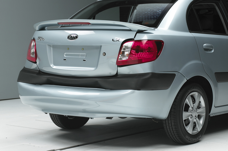 Illustration for article titled IIHS: Small Cars Are Big On Damage In Low-Speed Collisions
